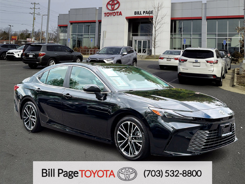 Used 2025 Toyota Camry XLE FWD image 1