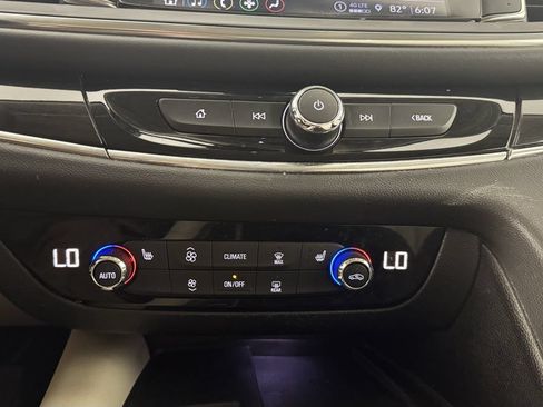 Used 2023 Buick Enclave Essence AWD/4WD image 21