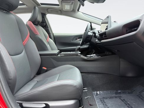 Used 2025 Toyota Prius Plug-In Hybrid FWD image 18