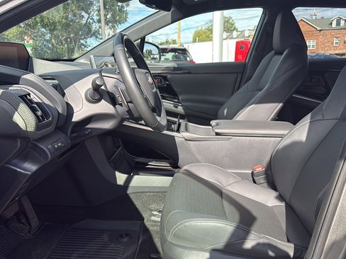 Used 2023 Subaru Solterra AWD image 15