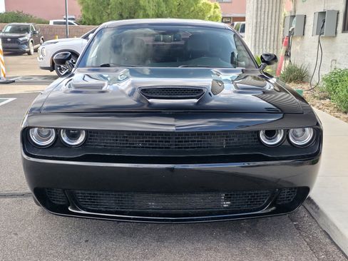 Used 2016 Dodge Challenger SRT Hellcat image 2