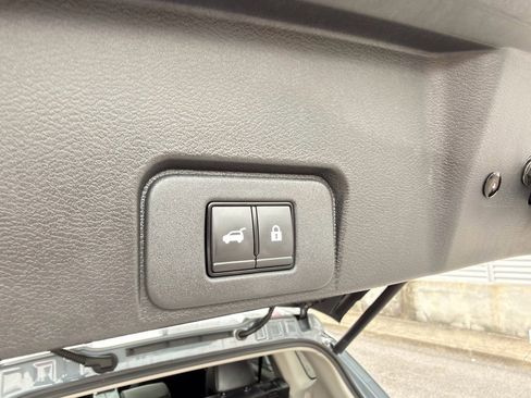 Used 2022 Nissan Rogue Platinum w/ Head-Up Display Package image 25