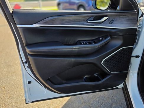 Used 2022 Jeep Grand Cherokee L Limited image 21