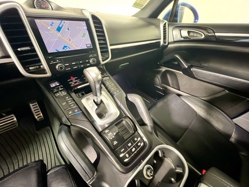Used 2017 Porsche Cayenne S AWD/4WD image 24