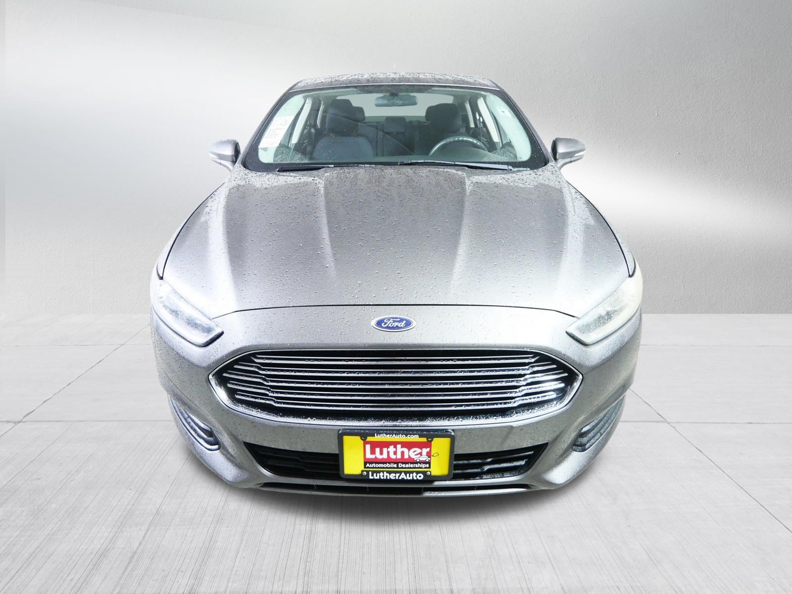 Used 2013 Ford Fusion SE FWD image 2