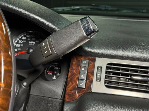 Used 2010 GMC Yukon XL Denali image 22