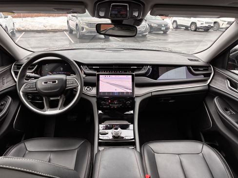 Used 2023 Jeep Grand Cherokee 4WD 4xe image 2