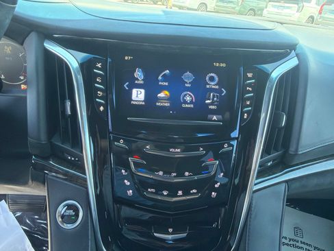 Used 2015 Cadillac Escalade Platinum AWD/4WD image 13
