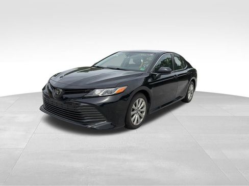 Used 2020 Toyota Camry LE w/ Carpet Mat Package FWD image 9