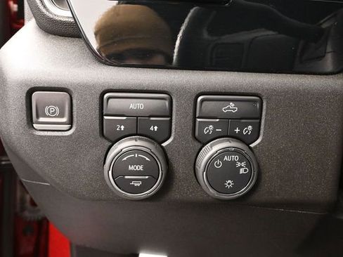 Used 2023 Chevrolet Silverado 1500 LT AWD/4WD image 34