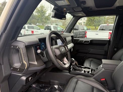New 2025 Ford Bronco Badlands image 25
