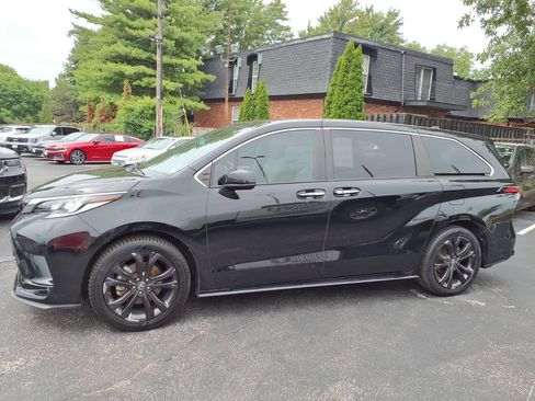 Used 2024 Toyota Sienna XSE FWD image 27