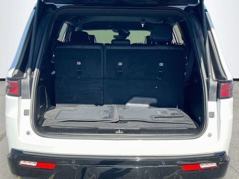 Used 2025 Jeep Wagoneer Series II AWD/4WD image 27