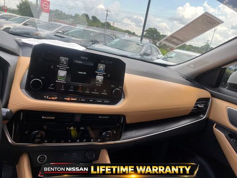 Certified 2022 Nissan Rogue Platinum w/ Head-Up Display Package FWD image 16