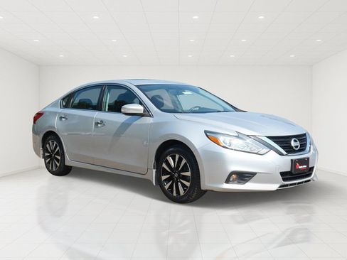 Used 2017 Nissan Altima 2.5 SV w/ Convenience Package FWD image 1