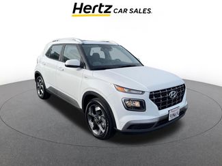 Used 2025 Hyundai Venue SEL video 1