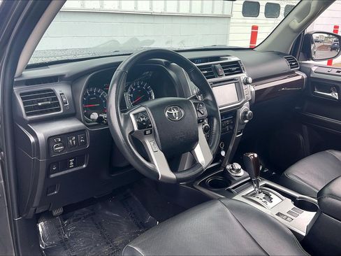 Used 2018 Toyota 4Runner Limited AWD/4WD image 18