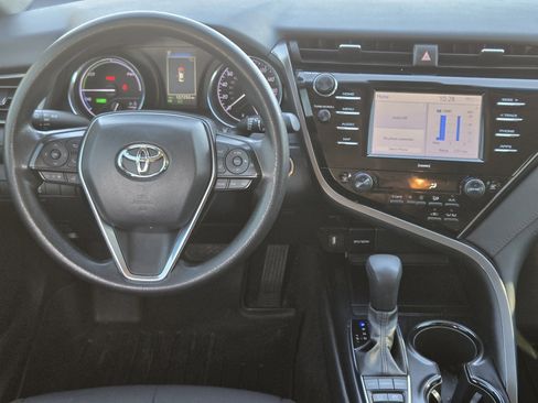 Used 2020 Toyota Camry LE image 27