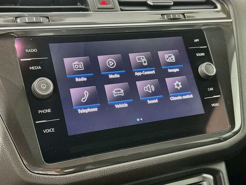 Used 2018 Volkswagen Tiguan SE AWD/4WD image 21