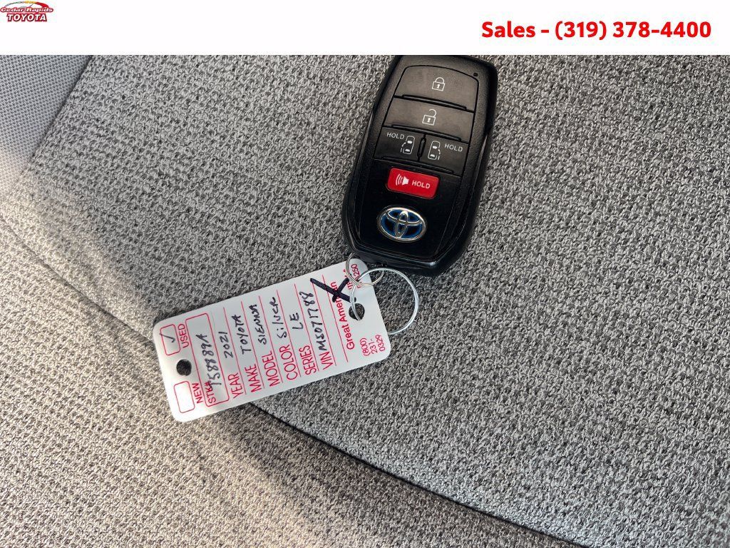 Certified 2021 Toyota Sienna LE FWD image 18