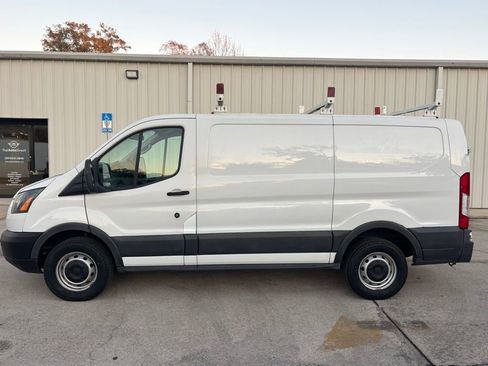 Used 2017 Ford Transit 250 Base image 2