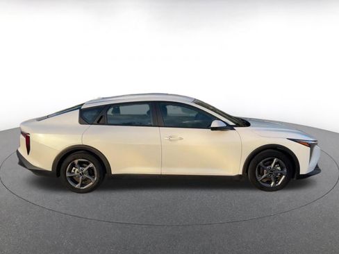 Used 2025 Kia K4 LXS image 16