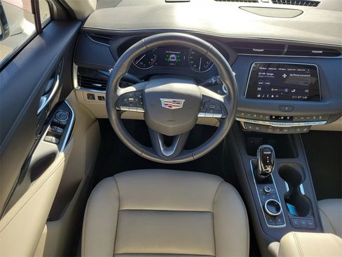 Used 2023 Cadillac XT4 Premium Luxury image 20