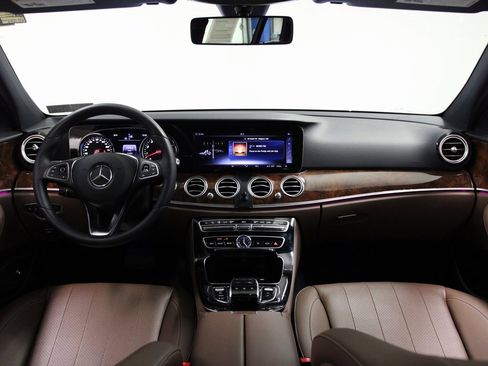 Used 2018 Mercedes-Benz E 400 E 400 image 2