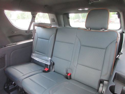 New 2026 GMC Yukon XL AT4 AWD/4WD image 13