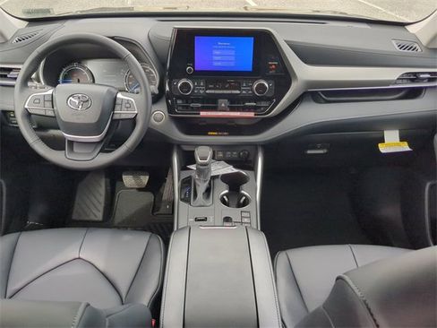 New 2026 Toyota Highlander XLE image 15