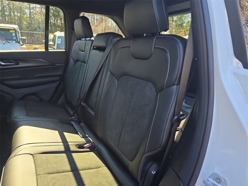 New 2025 Jeep Grand Cherokee Altitude image 14