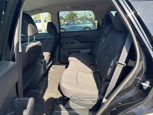 Used 2024 Nissan Pathfinder SV image 7