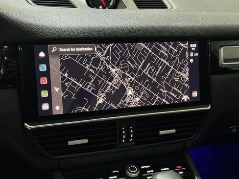 Used 2022 Porsche Cayenne S image 11