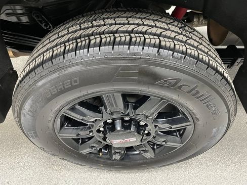 Used 2024 GMC Sierra 2500 AT4 w/ AT4 Preferred Package AWD/4WD image 17