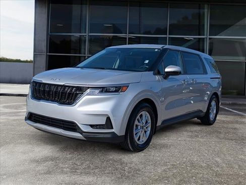 Used 2023 Kia Carnival LX image 5