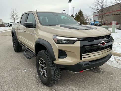 Used 2024 Chevrolet Colorado ZR2 w/ Technology Package image 2