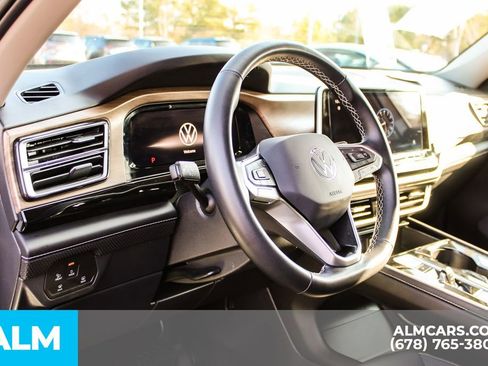 Used 2025 Volkswagen Atlas SE image 33