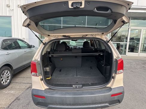 Used 2011 Kia Sorento LX w/ Convenience Pkg image 11