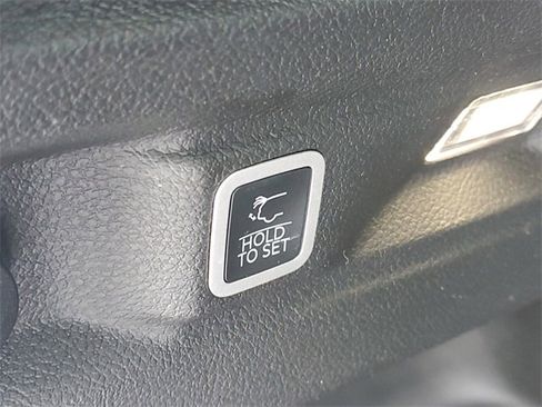 New 2025 Jeep Grand Cherokee L Altitude image 9