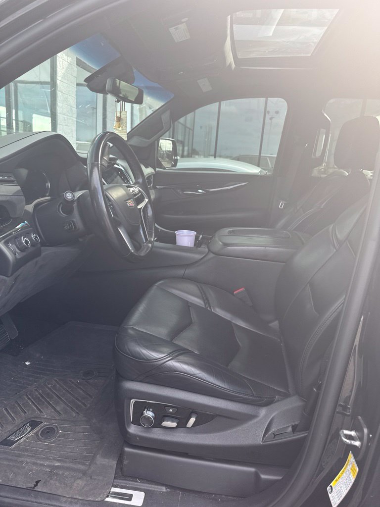 Used 2018 Cadillac Escalade Platinum AWD/4WD image 3