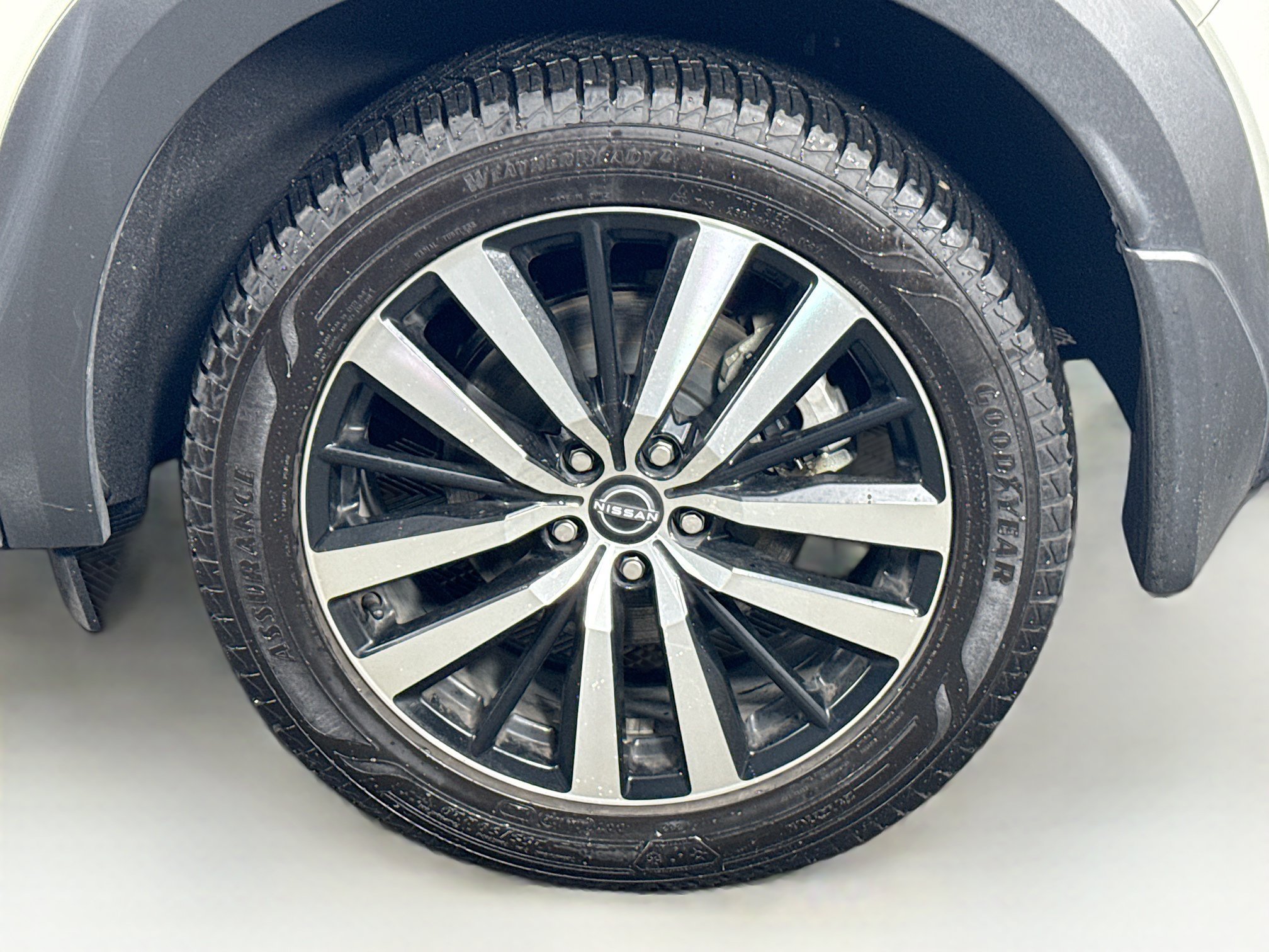 Used 2024 Nissan Pathfinder Platinum AWD/4WD image 9