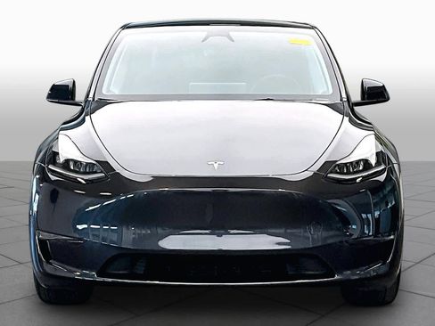 Used 2024 Tesla Model Y 2WD image 3