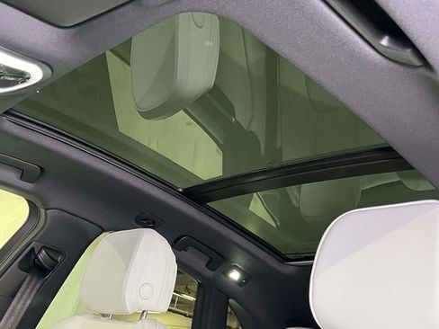 New 2026 Porsche Macan image 18