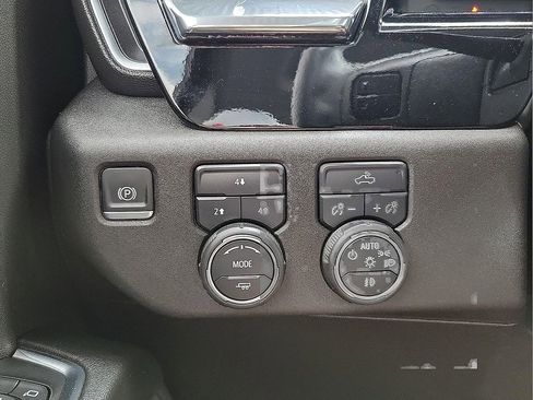 Used 2024 Chevrolet Silverado 2500 LT AWD/4WD image 14
