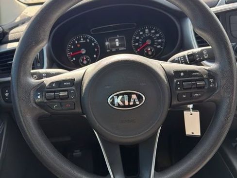 Used 2017 Kia Sorento L FWD image 13