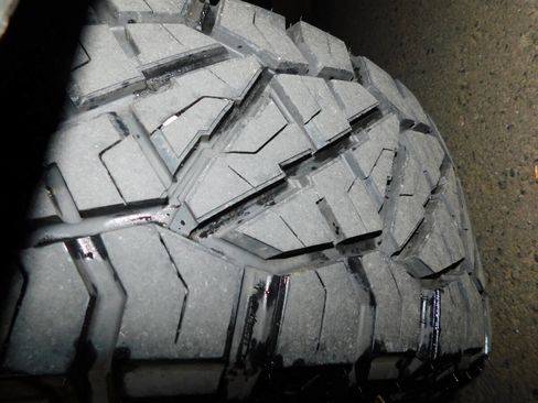 Used 2019 Nissan Titan SV w/ SV Convenience Package image 23