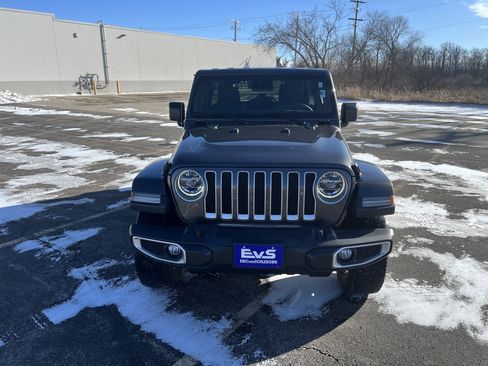 Used 2019 Jeep Wrangler Unlimited Sahara image 2