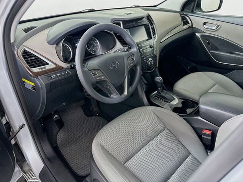 Used 2017 Hyundai Santa Fe SE image 9
