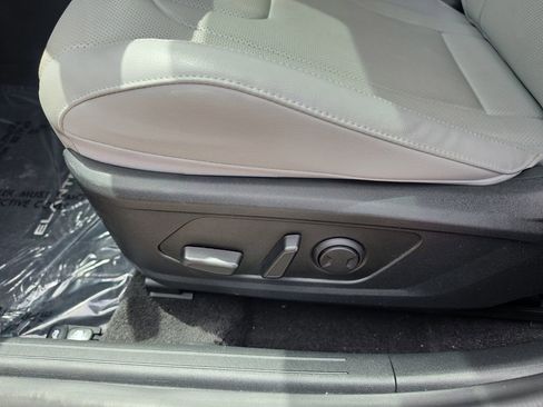 Used 2023 Hyundai Elantra Limited FWD image 16