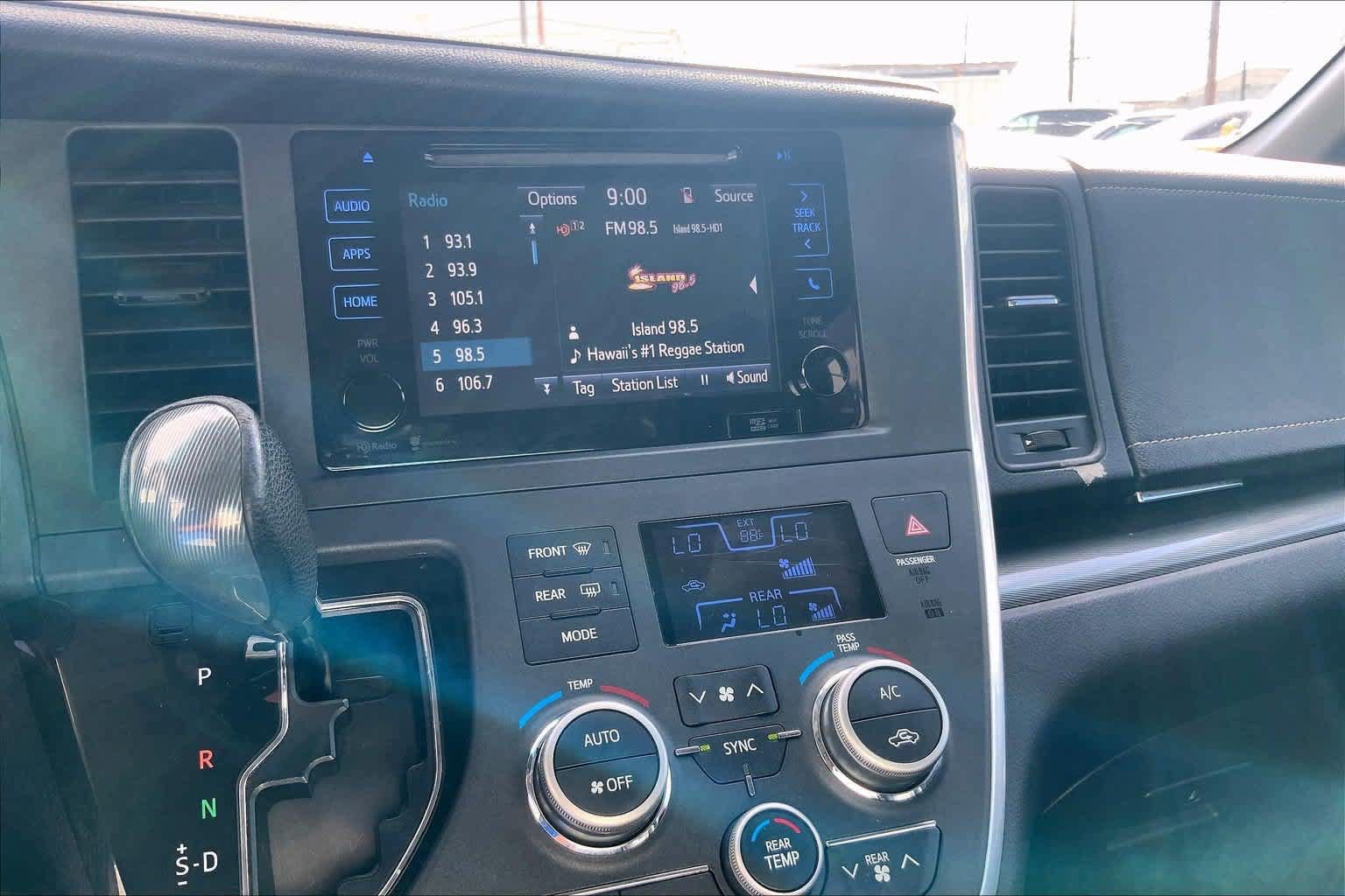 Used 2015 Toyota Sienna SE FWD image 34